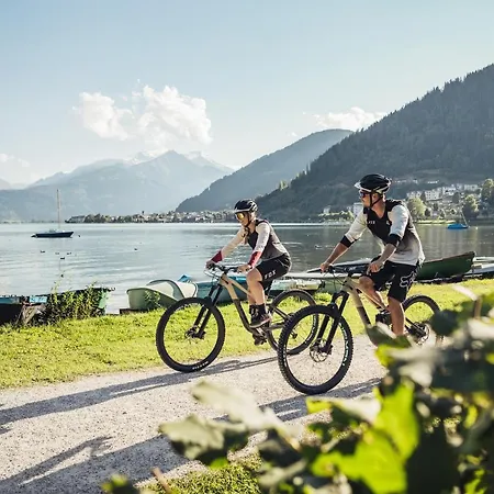 アパートホテル Alpenparks & Zell Am