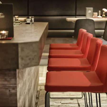 Ξενοδοχείο με διαμερίσματα Alpenparks & Zell Am 4*