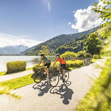 Alpenparks & Zell Am Aparthotel